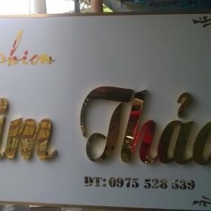 Mặt bảng Alu chữ nổi inox vàng